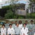 ㊤大阪試験センター（守口市東郷通）㊦大阪試験センターのメンバー（前列右から２番目が山本所長）