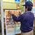店頭に「ほかほかキャンペーン」ポスターを掲示するＳＳ