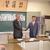 和歌山海上保安本部の戸田次長㊨と握手を交わす森下理事長