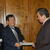 河本副会長と星野･埼玉理事長が山根委員長㊨に要望書を手渡した
