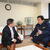 安定供給への尽力を激励する増子議員㊨（左は河本緊急対策本部長）