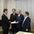 櫻井副大臣㊧に要望書を手渡す関会長（左から２人目は宮城･佐藤理事長、右は河本副会長）