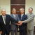 近隣支部としての交流を深めた（左から岡本、高木、吉村、田島支部長）