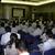 講演会で熱心に聴講する参加者