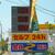 四国市場では安定推移するところもあるものの、じわじわと軟化する地域が増えている（１４０円の看板を掲げる松山市内のセルフ）
