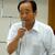 共に頑張ろうとあいさつする山田理事長