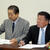 民主党岡山県連に要望事項等を説明する木村理事長(右)