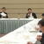 流通証明書の説明をする河本専務理事（左は土川中部支部長）