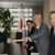 髙原長官㊧に要望書を手渡す関会長（右中央）ら
