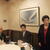 牧原議員に業界の窮状を訴えた（右から来間会長、牧原議員、星野理事長）
