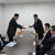 諏訪支部で決めた２項目の要望書と集まった署名を手渡す小松支部長（奥右側）