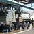 軽油の積込み作業準備をする自衛隊員