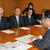 自民党議連の望月副会長に支援要請する静岡執行部（奥左から佐野会長、鈴木理事長）