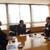 須藤議長に灯油の優位性の説明と石油機器導入を提案した根本理事長（右）と石連の畑常務理事（左）