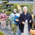 坂井さんが扮した宰領人を先頭に地元の家々をまわる七福神の行列