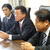 木幡副知事に要請する木村岡山県軽油引取税納税組合長(中央)ら