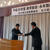 代表して表彰状を受ける安田昌史さん（松村物産、ＪＸ系）
