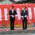 完成式でテープカットに臨む今井社長（右）と三好校長
