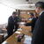辻市長㊧に要望書を手渡す原谷理事長
