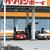オープン初日のカウボーイ苫小牧店ＳＳ。給油客は少なかった