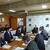 十和田市の小山田市長を訪問した青森石商（左）と石連（２月25日）