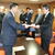 蝦名市長㊨に要望書を手渡す豊田理事長