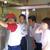 ホームタンクへの給油作業を見学した（右から菊地社長、橘川教授、奥田専務理事）