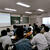 熱心に講義を聞く受講生