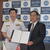 協定書を持つ土田理事長（写真右）と菊地総監