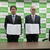 協定書を交わす高橋副理事長(右)と佐々木理事