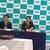 決算発表会見で質問に答えるJXTGHDの小野田常務（右）