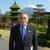 桜島をバックに話す菅原耕部会長