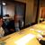 災害時やＳＳ経営の現状などについて意見交換する吉岡理事長(中央)と本村油政連会長(左)