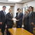 杉本公取委員長（中央）に中間報告書と申し入れ書を手渡す野田会長（左から２人目）と、山際事務局長（左1人目）、田中会長代理（右２人目）、城内PT副座長（右1人目）