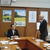 伊藤市長（奥）にあいさつする千葉支部長