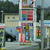 多数の価格看板を掲げるＳＳ（兵庫県豊岡市）