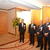 来賓を迎える森全国中央会会長（左）