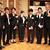 活躍を誓った選手６人と関社長（写真㊨）