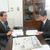 星野長官と歓談する宇佐美理事長(左)
