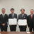 協定調印式に臨んだ（左から）宮尾副課長、内川副病院長、曽根原副理事長、平林専務理事