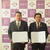 協定書を交わした四釜支部長（左）と内谷市長