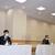 千代田区内で会見する岩瀬副社長（左）と中原俊也常務執行役員