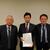 西村大臣（中央）と懇談した中村会長（左）、内芝理事長
