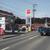 三陸沿岸道路（写真奥）の志津川ＩＣ近くで営業する丸伊伊藤屋ＳＳ