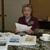 喜びと苦労を歌に託す大串さん（佐賀県白石町の自宅で）