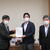 （右から）安藤理事長、薗浦議員、長嶋会長