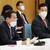 岸田首相㊧と新しい資本主義実現会議を担当する山際大志郎大臣（官邸ＨＰ）