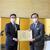 黒岩知事から感謝状を授与される輪島社長（左）