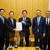 岸田首相（中）にＳＳ網支援に向けた要望書を手渡した