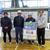 愛知石商の展示ブースを訪れた大村知事（右から２人目）ら
